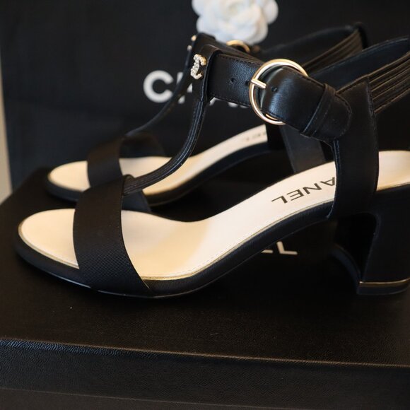 Chanel 23C Black Sandals T-Strap Pearl CC Leather Grosgrain Block Heel Size 8.5 - Picture 2 of 15